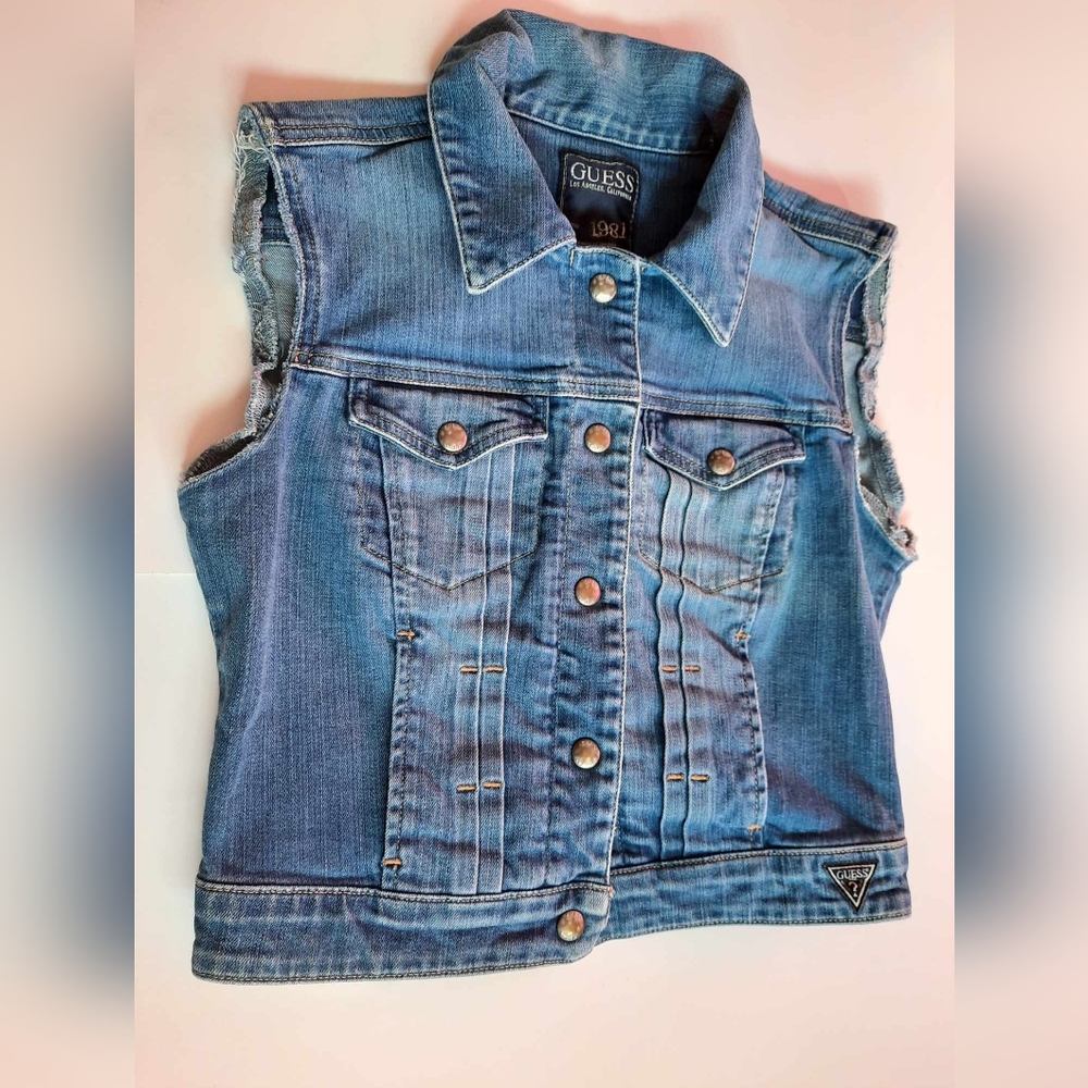 Women guess sleeveless size small
